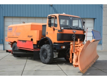 Camión chasis Mercedes SK 2031 4x4x4 Schmidt CJS9 airport sweeper snow plough