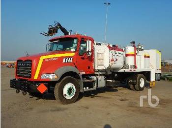 MACK GU812 GRANITE 4x2 - Camión cisterna