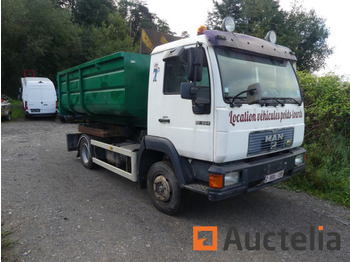 MAN L105F 10.224 - Camión portacontenedore/ Intercambiable