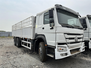 SINOTRUK HOWO 371 - Camión transporte de ganado