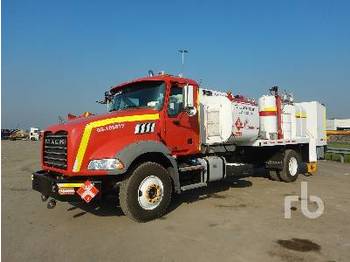 Camión cisterna para transporte de combustible nuevo MACK GU812 GRANITE 4x2: foto 1