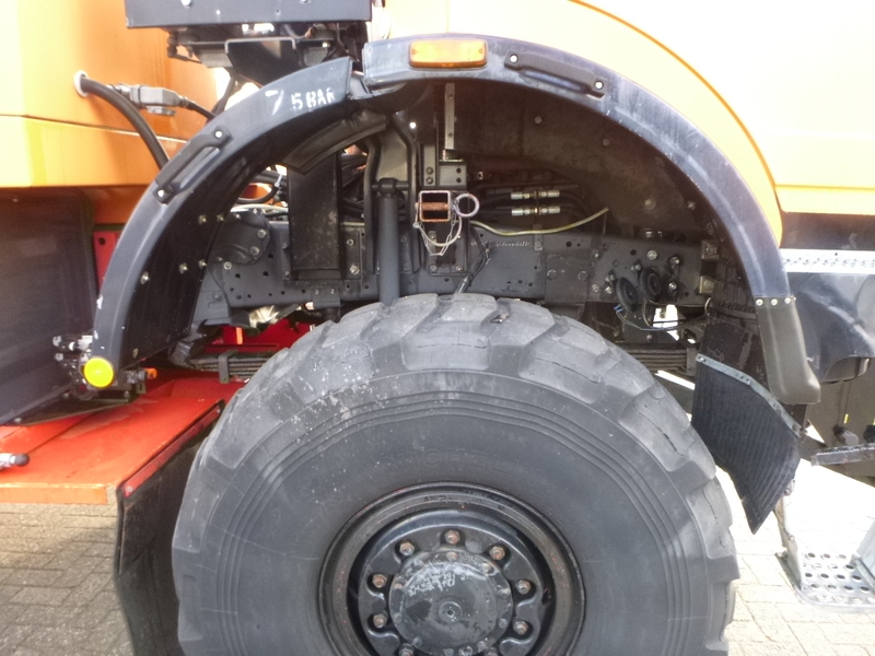 Camión chasis, Equipo de apoyo en tierra Mercedes SK 2031 4x4x4 Schmidt CJS9 airport sweeper snow plough: foto 11