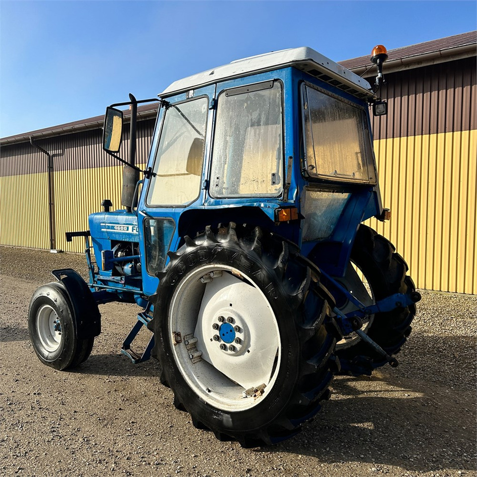 Tractor Ford 4600: foto 3