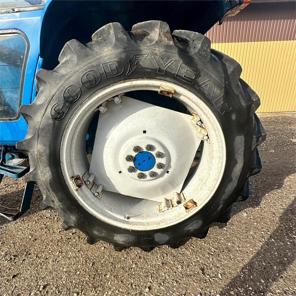 Tractor Ford 4600: foto 36