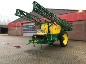 Pulverizador arrastrado John Deere M740