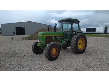 Tractor agricola John Deere 4230