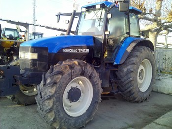 Tractor agricola NEW HOLLAND TM 135