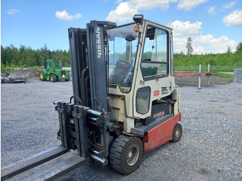 Carretilla elevadora Nissan FB30