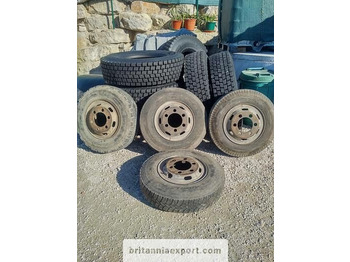 Rueda completa 4 x used 7.50-16 LT tyres on 6 studs rims for Toyota Dyna 300: foto 1