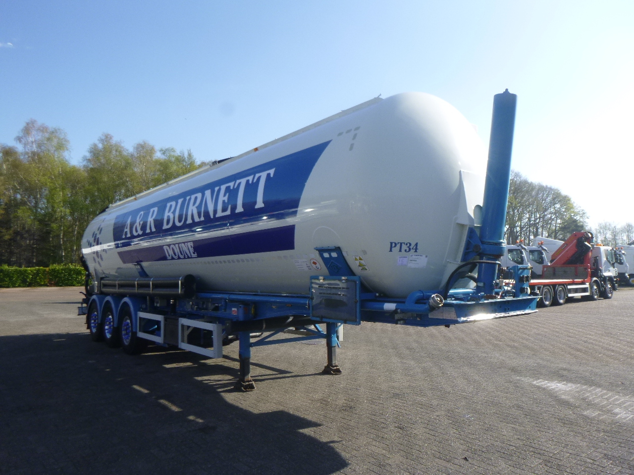 Semirremolque cisterna para transporte de harina Feldbinder Powder tank alu 60 m3 / Compressor diesel engine.: foto 2