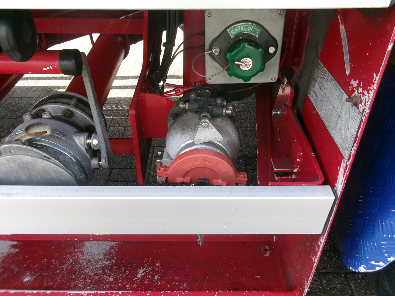 Semirremolque cisterna para transporte de combustible L.A.G. Fuel tank alu 44.4 m3 / 6 comp + pump: foto 6