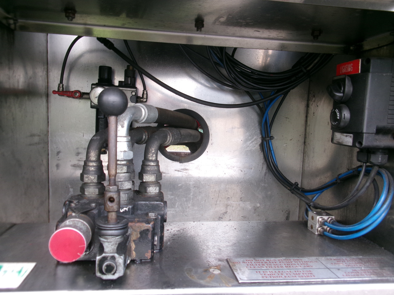Semirremolque cisterna para transporte de combustible L.A.G. Fuel tank alu 44.4 m3 / 6 comp + pump: foto 13