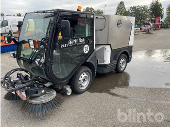  2015 Nilfisk Egholm N 9000 - Barredora vial