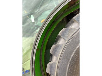 John Deere 2520 - Tractor municipal: foto 2
