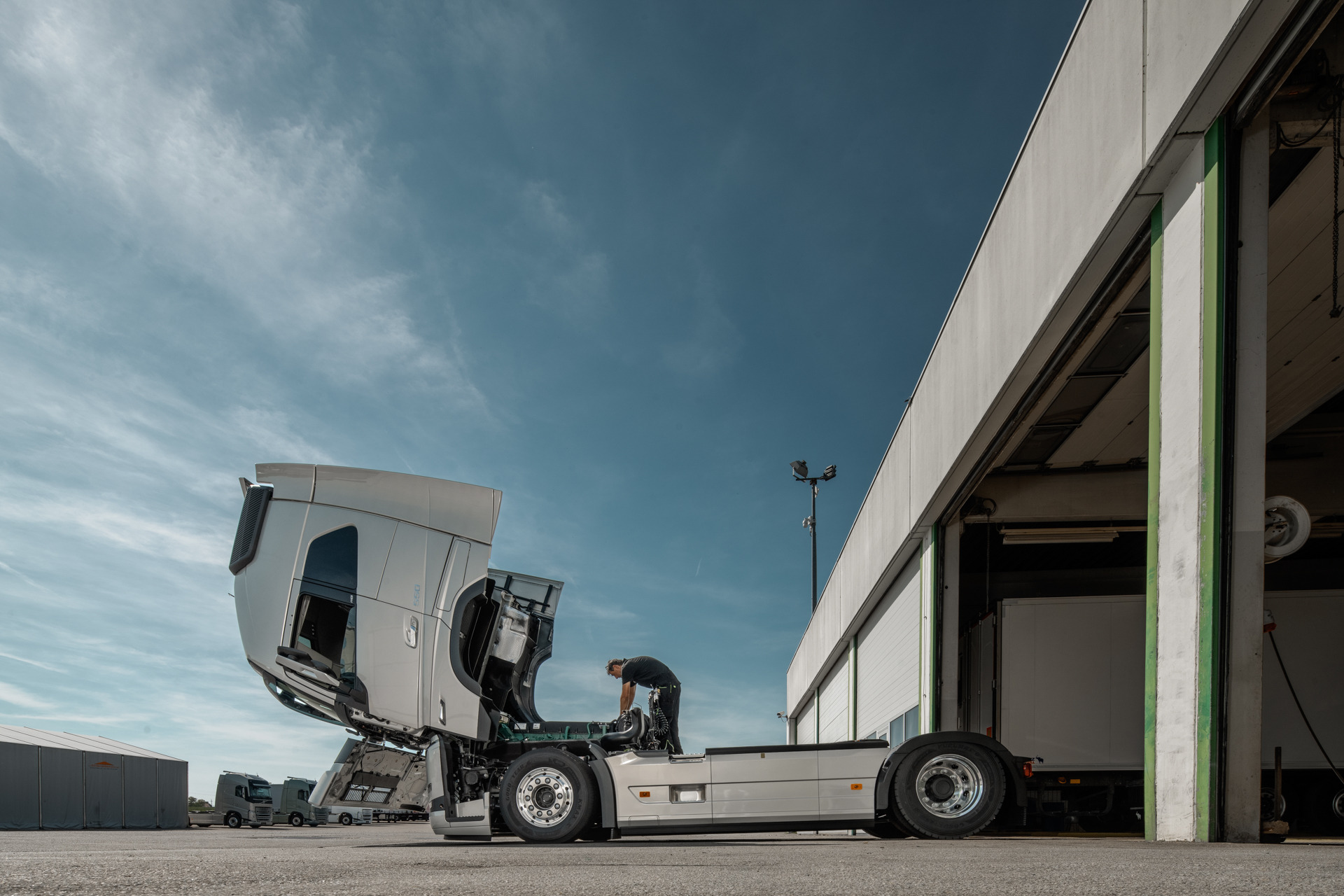 STARENT Truck & Trailer GmbH - Cabezas tractoras DAF XF - Austria, caja de cambios: automática undefined: foto 2