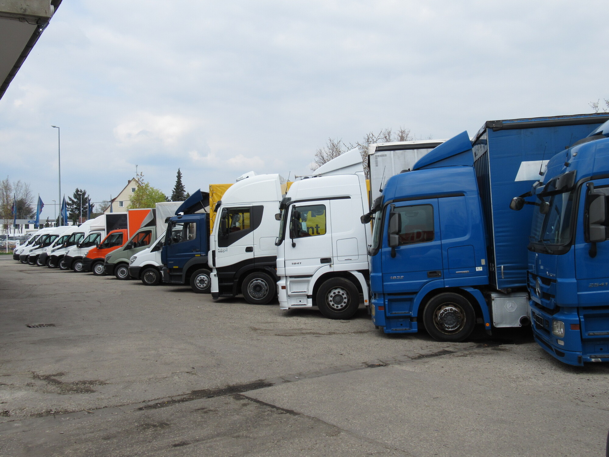 AutoStratis - Furgonetas - 4x2 undefined: foto 5