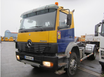 Camión multibasculante MERCEDES-BENZ Atego 1823