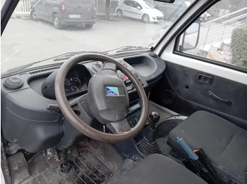 Foto del interior 1: Volquete furgoneta Piaggio Porter Foto del interior 1: Volquete furgoneta Piaggio Porter