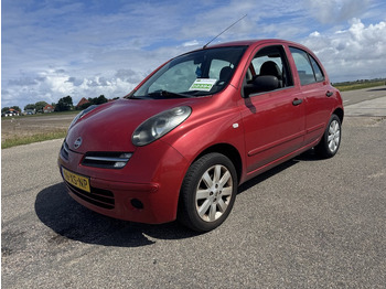 Coche NISSAN
