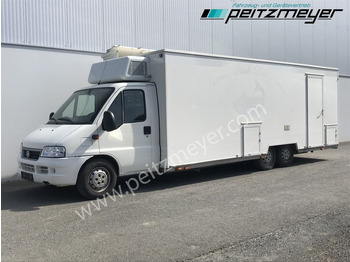 Camión tienda IVECO