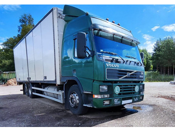Camión caja cerrada VOLVO FM12