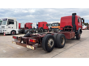 Camión chasis Mercedes-Benz SK 2233 (GRAND PONT / V8 AVEC 2X TURBO / BIG AXLE): foto 4