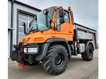 Camión volquete UNIMOG U300