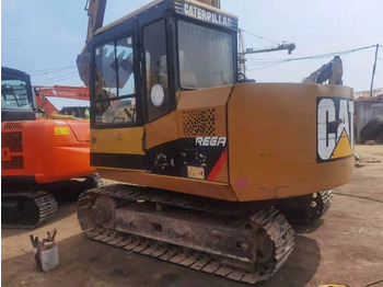 Excavadora de cadenas CATERPILLAR E70B: foto 2