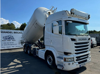Camión cisterna SCANIA R 580