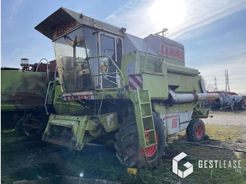 Cosechadora de granos CLAAS Dominator 86