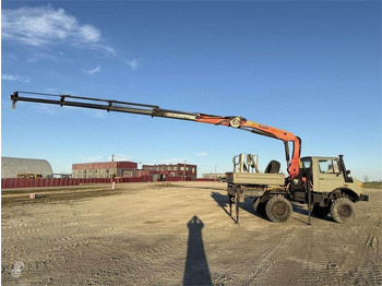 Camión grúa UNIMOG
