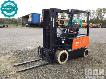 Carretilla elevadora eléctrica DOOSAN