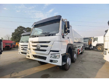 Camión cisterna Sinotruk HOWO 8*4 Tank truck: foto 3 Camión cisterna Sinotruk HOWO 8*4 Tank truck: foto 3