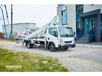 Camión con plataforma elevadora