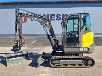Miniexcavadora VOLVO EC35D