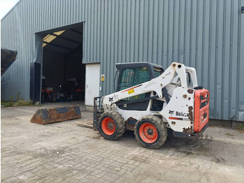 Minicargadora BOBCAT S590