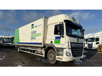 Camión caja cerrada DAF CF 260