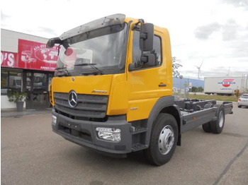 Camión chasis MERCEDES-BENZ Atego