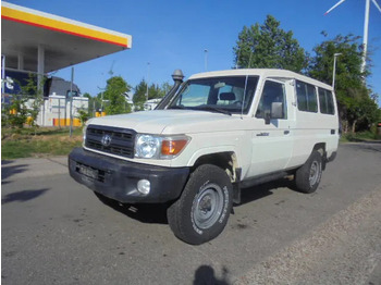 Coche TOYOTA Land Cruiser