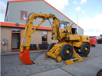 Excavadora de ruedas MECALAC
