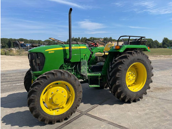 Tractor JOHN DEERE