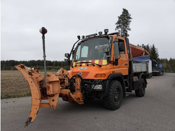 Máquina quitanieve UNIMOG