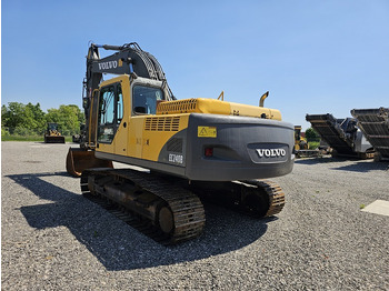 Excavadora de cadenas VOLVO EC240BNLC: foto 3