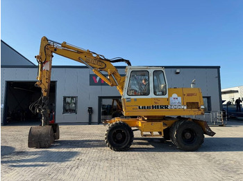 Excavadora de ruedas LIEBHERR A 900