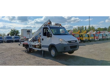 Camión con plataforma elevadora IVECO Daily