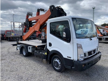 Camión con plataforma elevadora NISSAN
