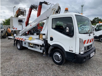 Camión con plataforma elevadora NISSAN