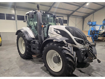 Tractor VALTRA T174