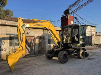 Excavadora de ruedas HYUNDAI