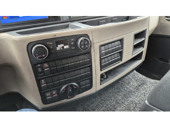 Leasing de MAN 8.250 7,30 m Koffer, Navi, Topzustand MAN 8.250 7,30 m Koffer, Navi, Topzustand: foto 3 Leasing de MAN 8.250 7,30 m Koffer, Navi, Topzustand MAN 8.250 7,30 m Koffer, Navi, Topzustand: foto 3